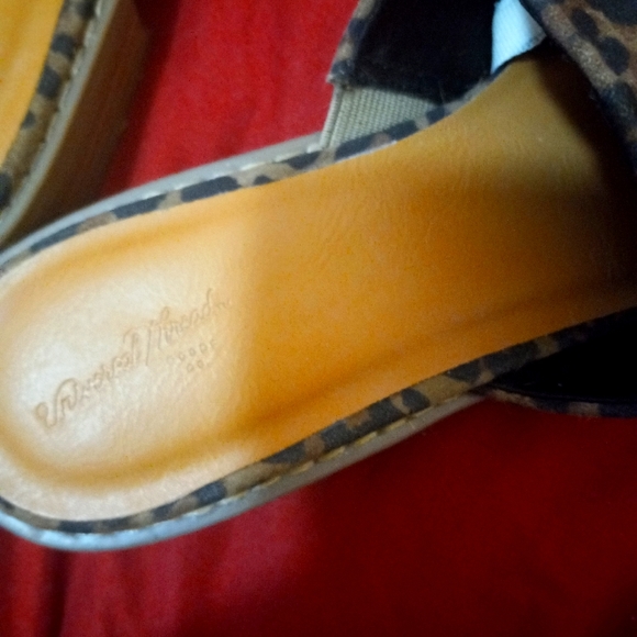 Universal Thread Slip Ons Size 7 - Picture 3 of 3